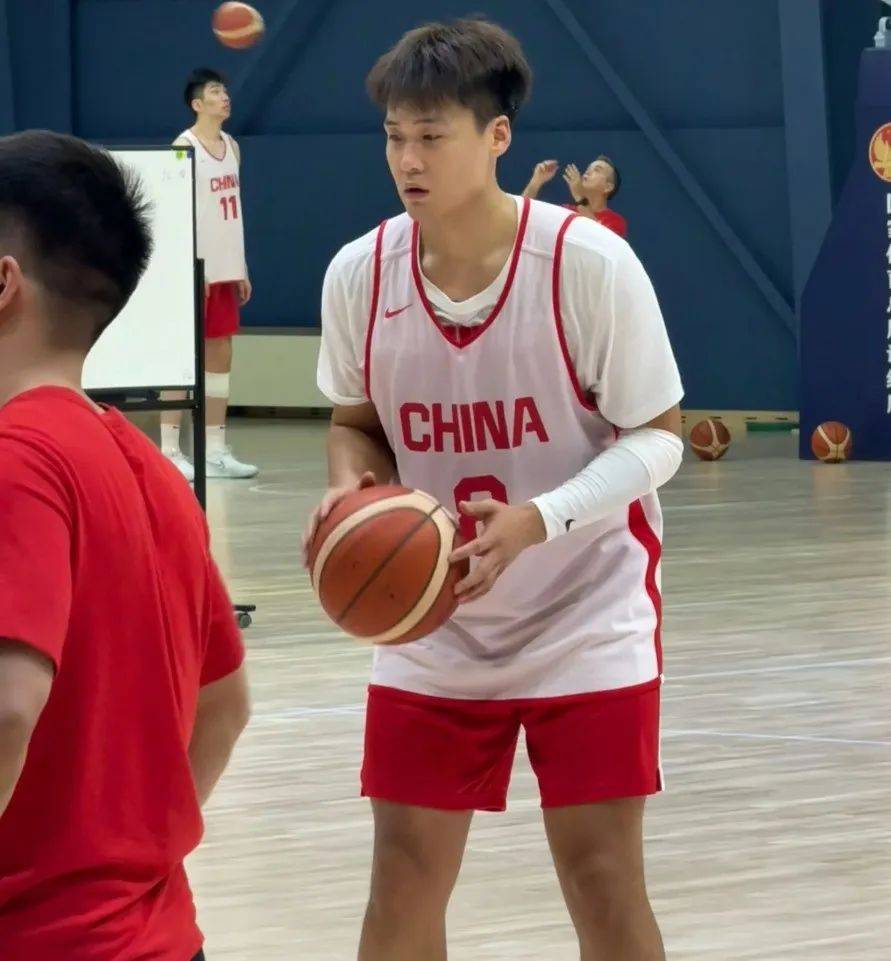 云南男篮迎接挑战，全队准备迎战对手