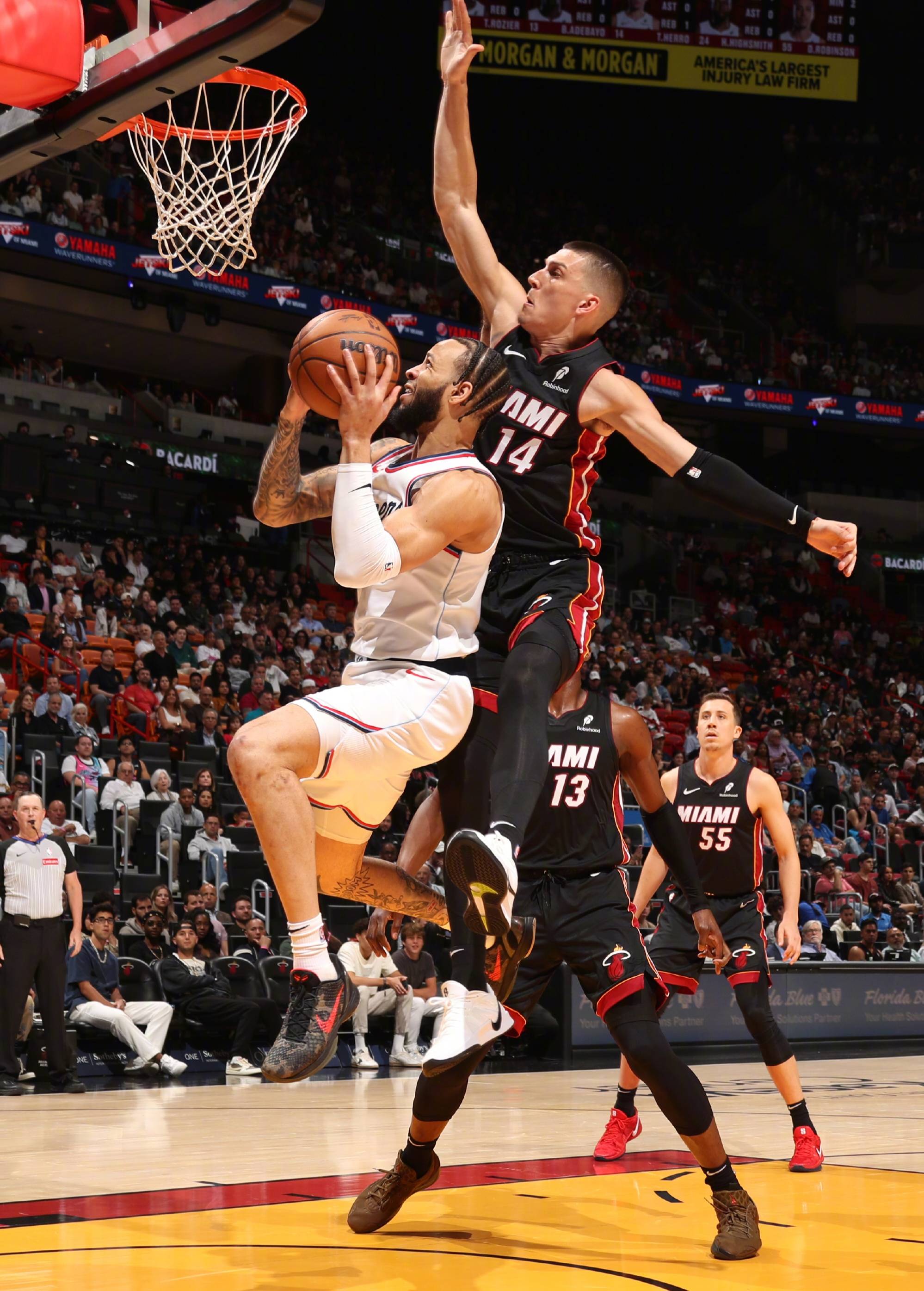 快船在艰难比赛中取得胜利，晋级