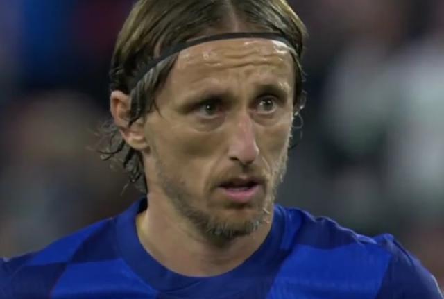 威尔士队在一场惊险竞赛中夺得胜利