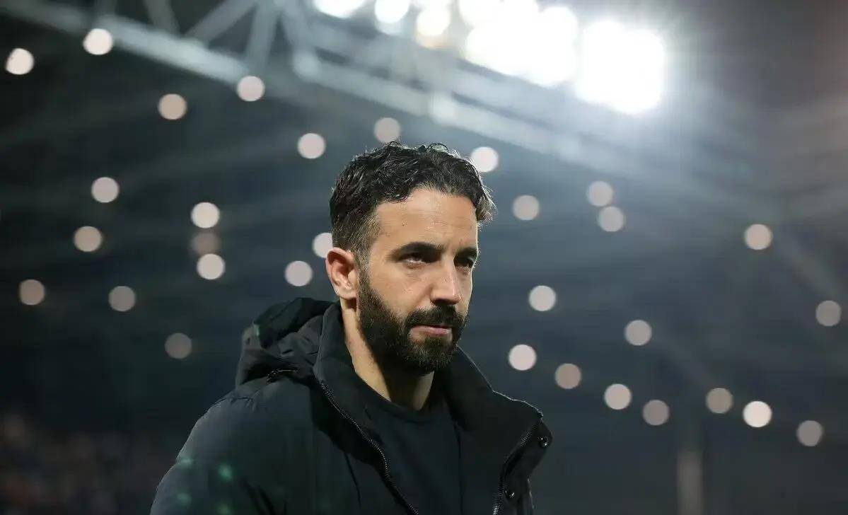 球队打造新风格!主帅战术革新,球员表现出色 球队打造新风格!主帅战术革新,球员表现出色