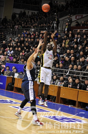 关于斯德哥尔摩队在激烈比拼中晋级欧锦赛的信息 关于斯德哥尔摩队在激烈比拼中晋级欧锦赛的信息