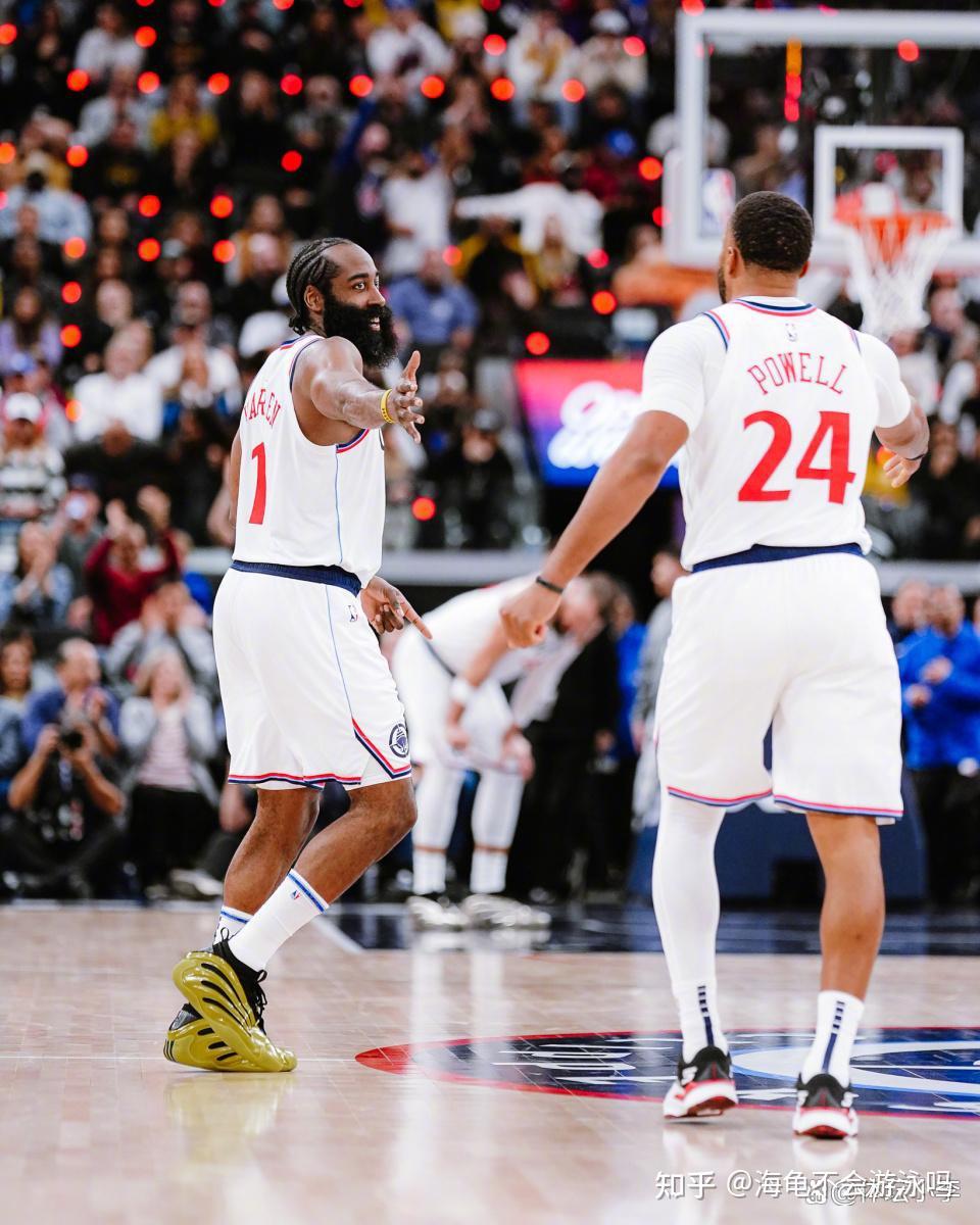 包含快船队取得激烈对决的胜利，主场士气高昂的词条