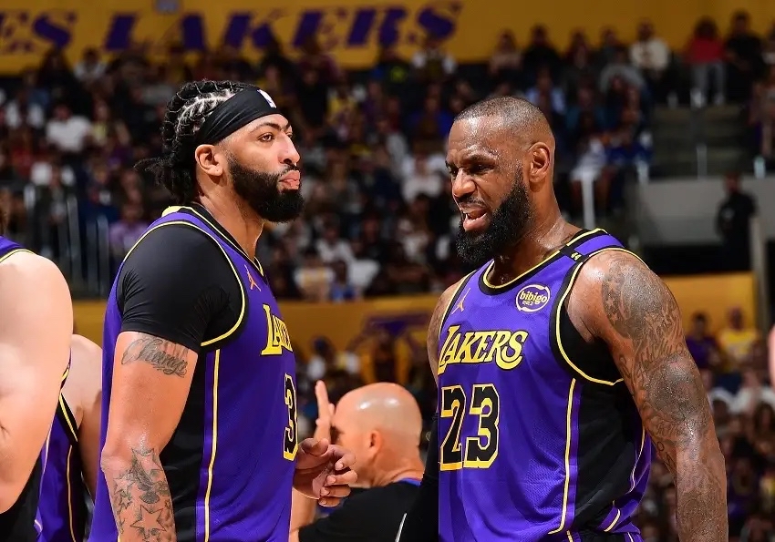 湖人击败猛龙,詹姆斯再下12+10 湖人击败猛龙,詹姆斯再下12+10