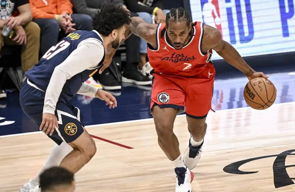 关于快船险胜热火，保持不败战绩的信息