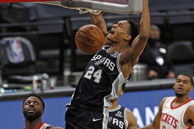 灵丹惜败马刺遭遇两连败