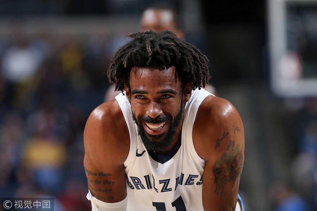 小牛擒灰熊,多诺万攻下25分 小牛擒灰熊,多诺万攻下25分