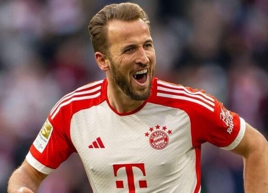 切尔西王牌球员凯恩加盟曼联,转会费创纪录 切尔西王牌球员凯恩加盟曼联,转会费创纪录