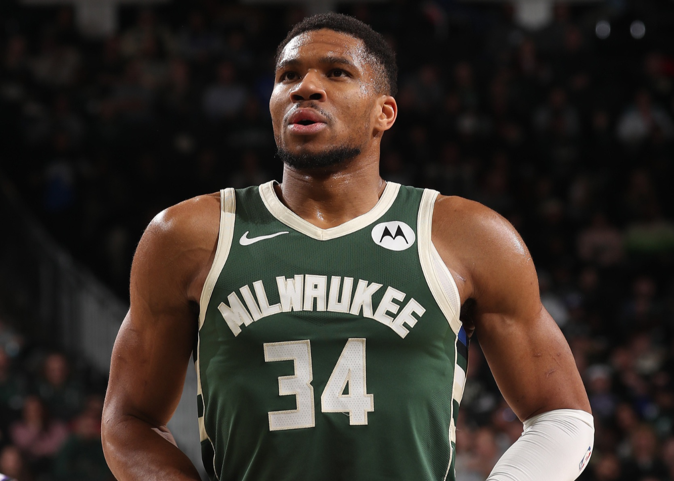 雄鹿队惜败76人，字母哥表现出色