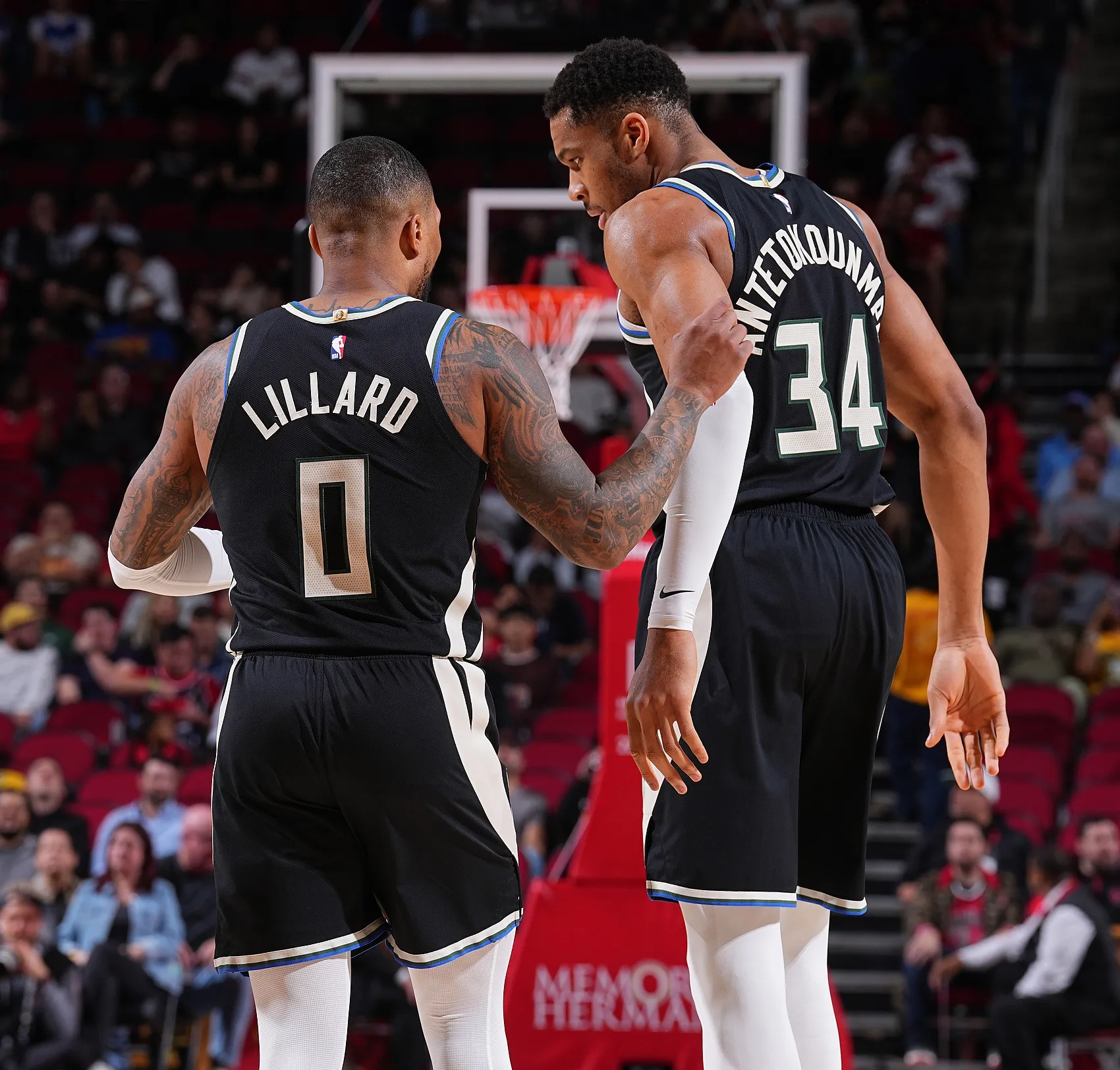 关于雄鹿横扫篮网，取得三连胜的信息