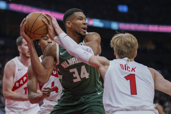 雄鹿主场大胜猛龙，字母哥砍下三双的简单介绍