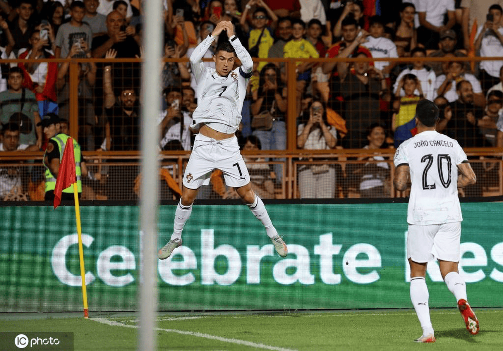 皇家马德里绝杀赢球！C罗梅开二度帮助球队击败巴塞罗那的简单介绍